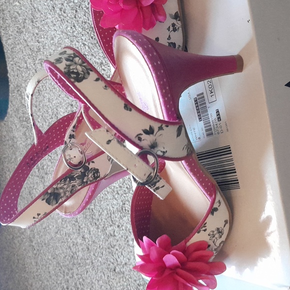 Never Worn. Joe Browns Floral Women's Shoes with Pink Accents - Picture 5 of 10